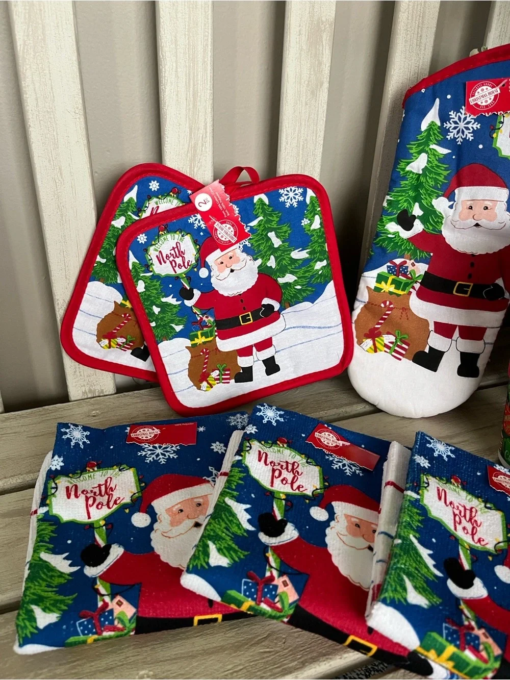 Santa Set ~ 3/kitchen towels 1-mitt & 2-Pot Holder, 1-Coffee Tumble ~ NEW